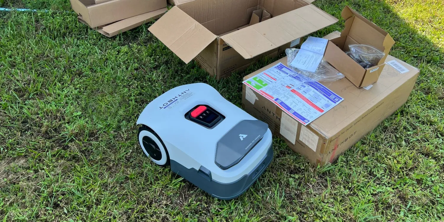 Anthbot Genie 3000 – a wire-free robotic lawn mower that saves you time